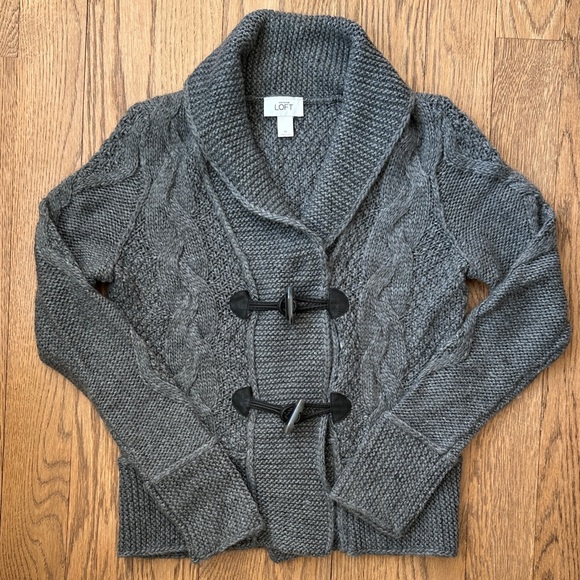 LOFT Sweaters - LOFT Gray Cable Knit Cardigan Toggle Closure Cozy Sweater Size Medium